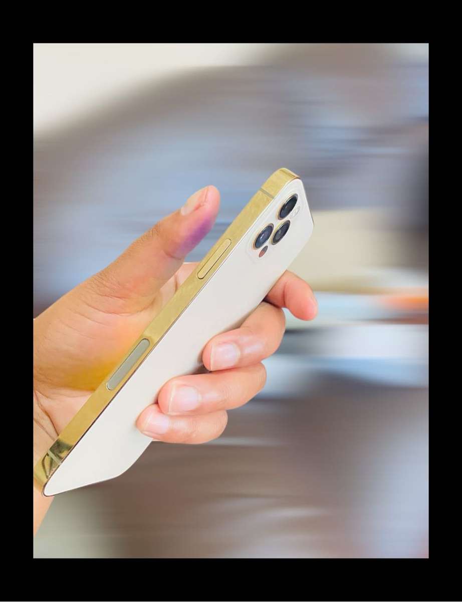 Phone NOT SOLD, Iphone 12pro & Free Earpods