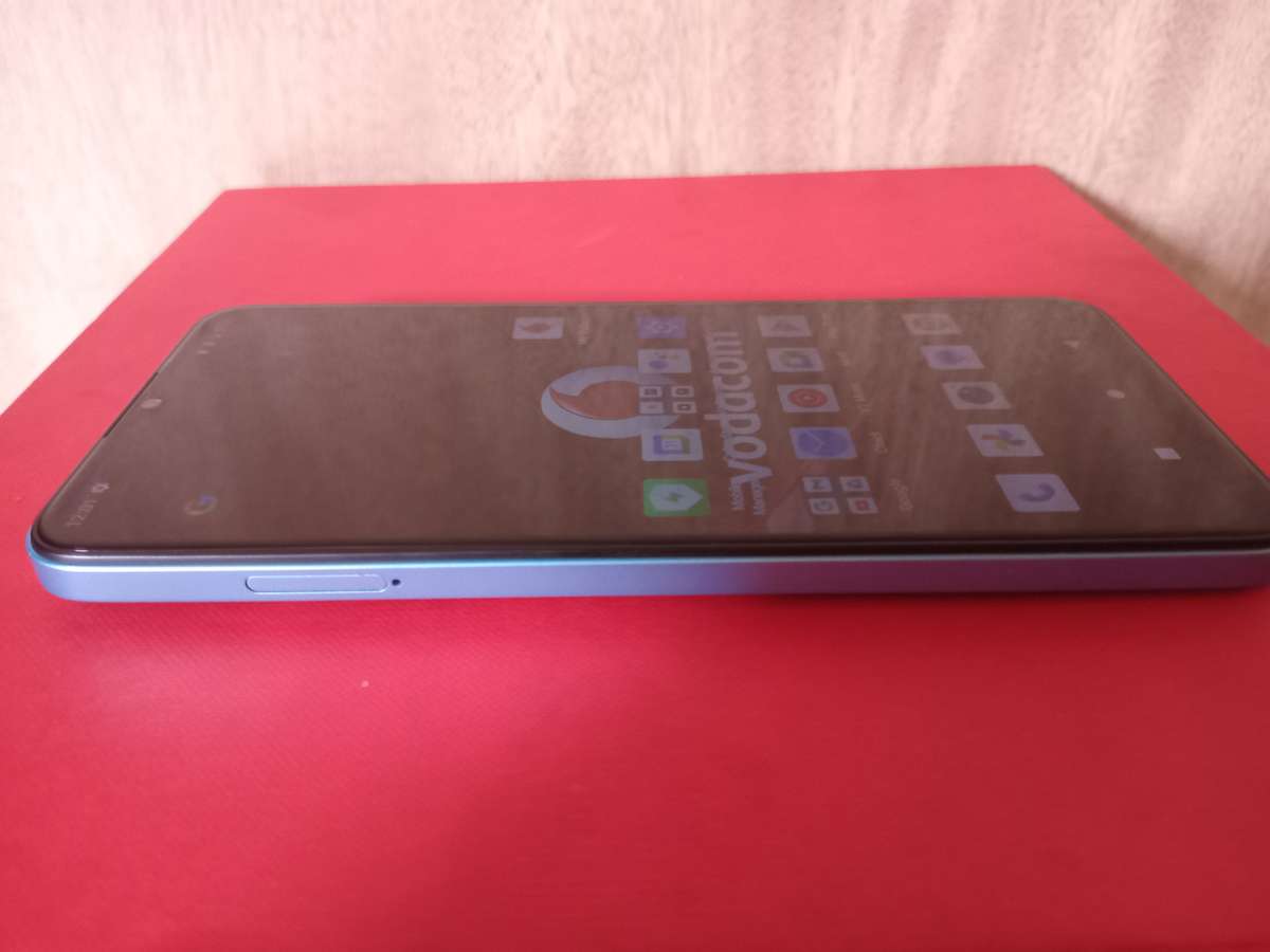 LIKE NEW ONE SMARTPHONE HISENSE E70|| 64G/4G , QUAD CAMERA, FINGERPRINT, BIG BATTERY