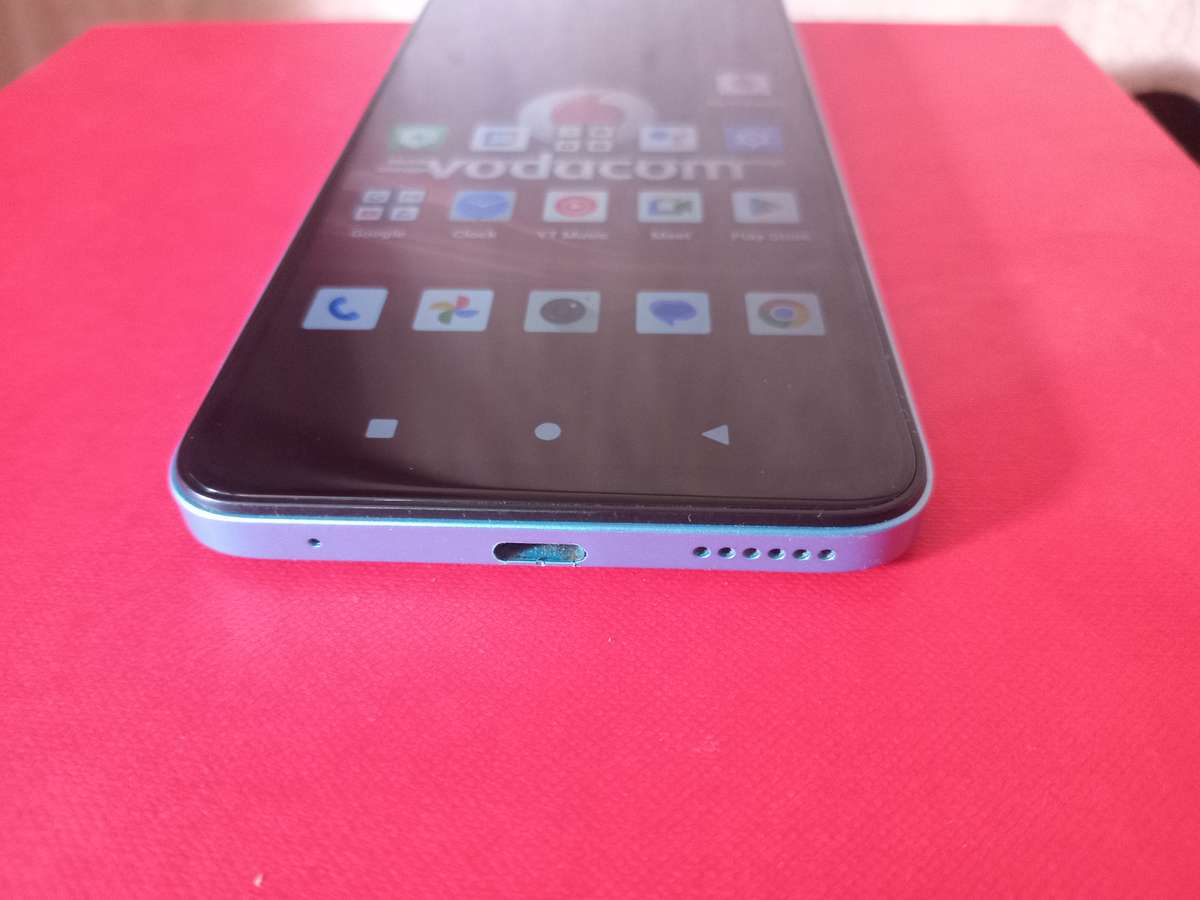 LIKE NEW ONE SMARTPHONE HISENSE E70|| 64G/4G , QUAD CAMERA, FINGERPRINT, BIG BATTERY