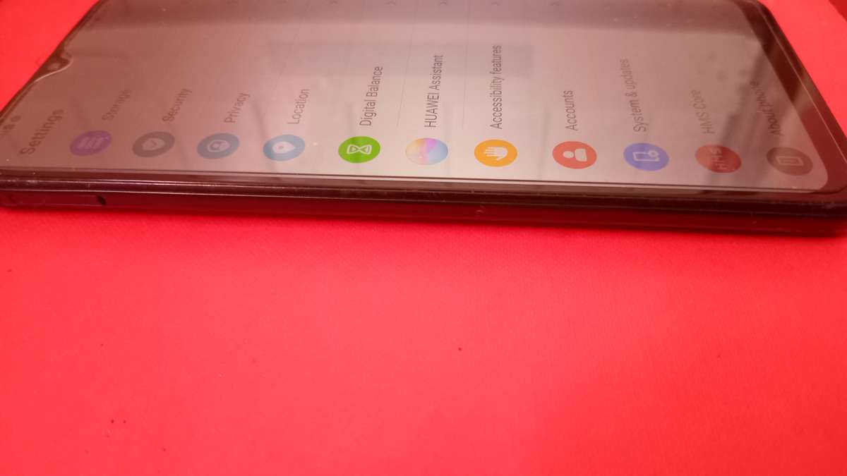 SMARTPHONE HUAWEI NOVA Y60|| 64G/4G TRIPLE CAM,FINGERPRINT AND BIG HD SCREEN,BARGAIN