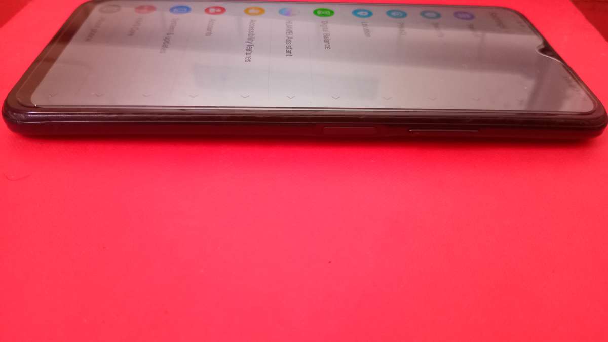 SMARTPHONE HUAWEI NOVA Y60|| 64G/4G TRIPLE CAM,FINGERPRINT AND BIG HD SCREEN,BARGAIN