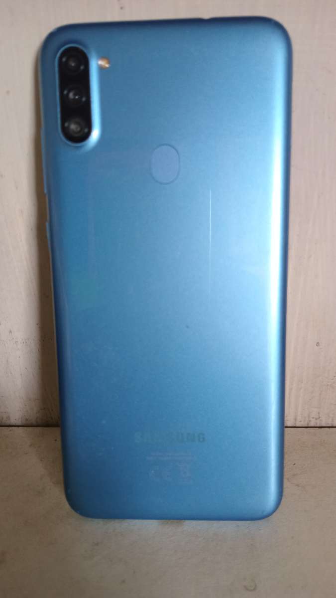 SMARTPHONE SAMSUNG GALAXY A11 WITH TRIPLE CAME INFINITY O DISPLAY, FINGERPRINT, VERY GOOD CONDITION