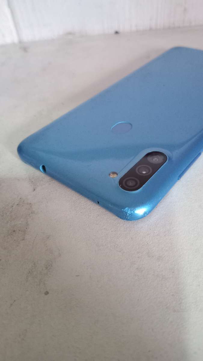 SMARTPHONE SAMSUNG GALAXY A11 WITH TRIPLE CAME INFINITY O DISPLAY, FINGERPRINT, VERY GOOD CONDITION