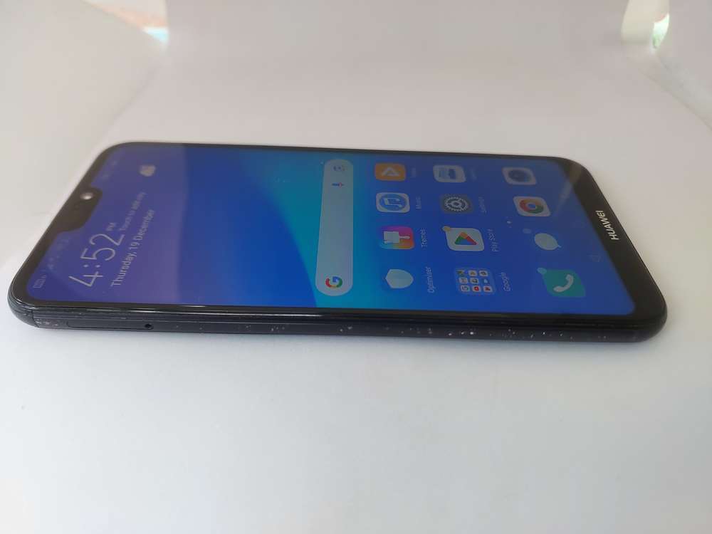 LIKE NEW HUAWEI P20 LITE SMARTPHONE || 4/64G, FINGERPRINTS,NOTCH SCREEN, BARGAIN