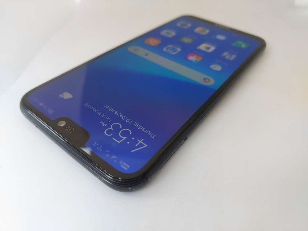 LIKE NEW HUAWEI P20 LITE SMARTPHONE || 4/64G, FINGERPRINTS,NOTCH SCREEN, BARGAIN