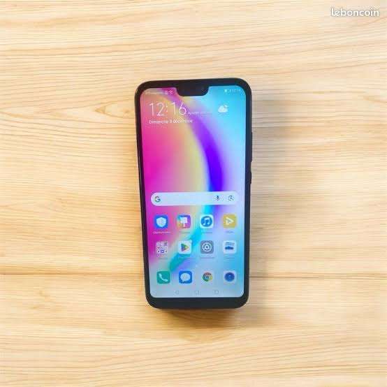 LIKE NEW HUAWEI P20 LITE SMARTPHONE || 4/64G, FINGERPRINTS,NOTCH SCREEN, BARGAIN