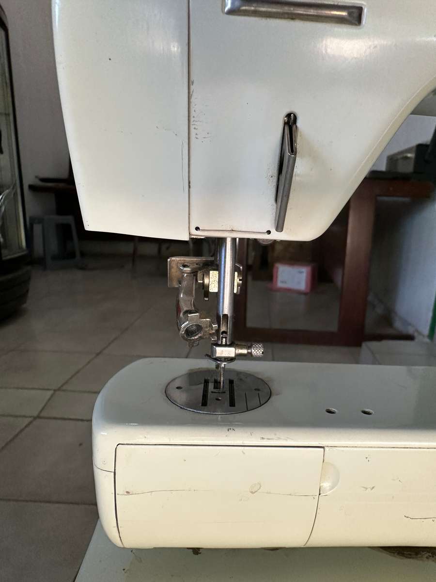Bernina 802 Sewing Machine-Excellent condition