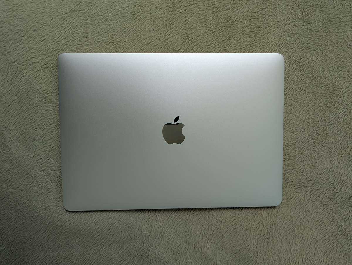 APPLE MACBOOK PRO 2017
