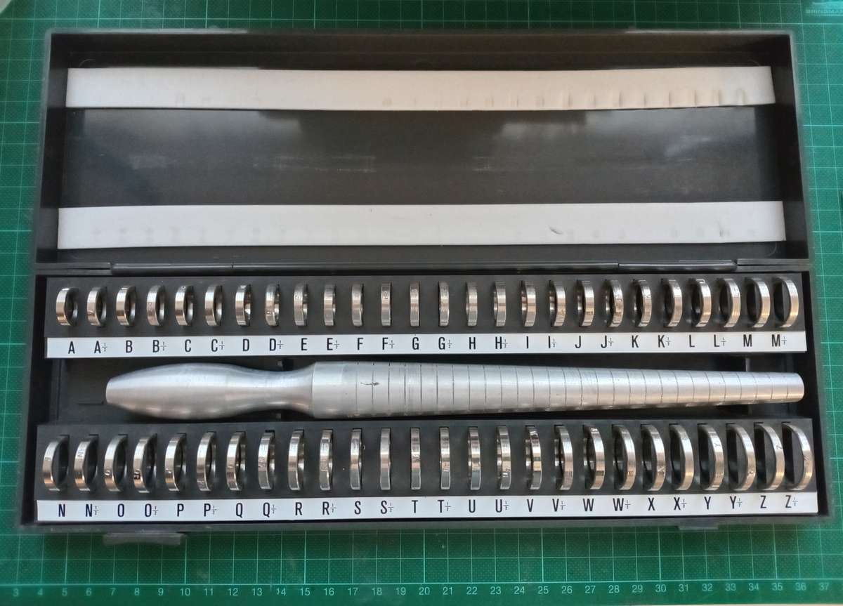 Set of ring sizes with aluminum mandrel in box