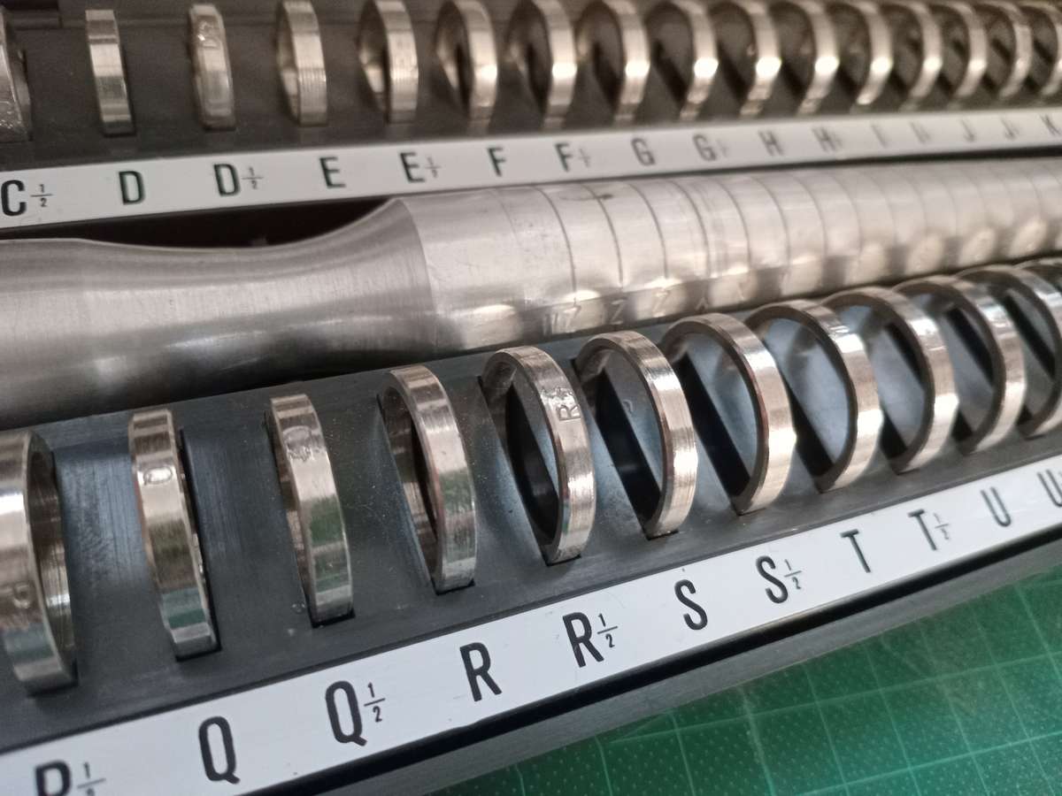 Set of ring sizes with aluminum mandrel in box