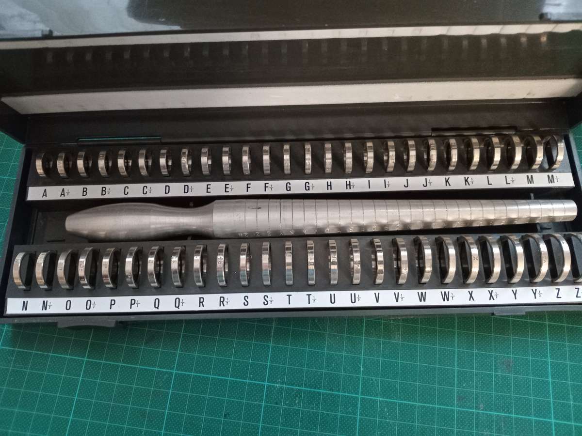 Set of ring sizes with aluminum mandrel in box