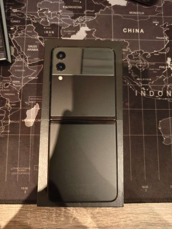 Samsung Z FLIP 3 5G 256 gig