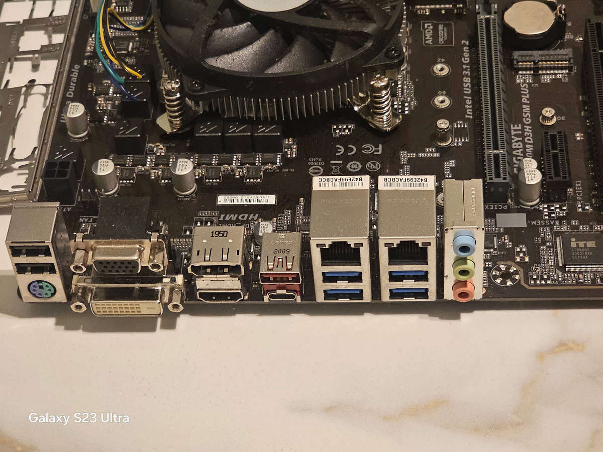 Gigabyte Q370M D3H GSM Plus i7-9700 16GB RAM 500GB SSD