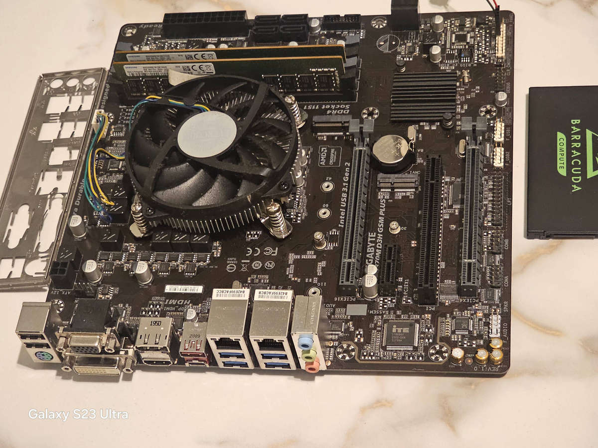 Gigabyte Q370M D3H GSM Plus i7-9700 16GB RAM 500GB SSD