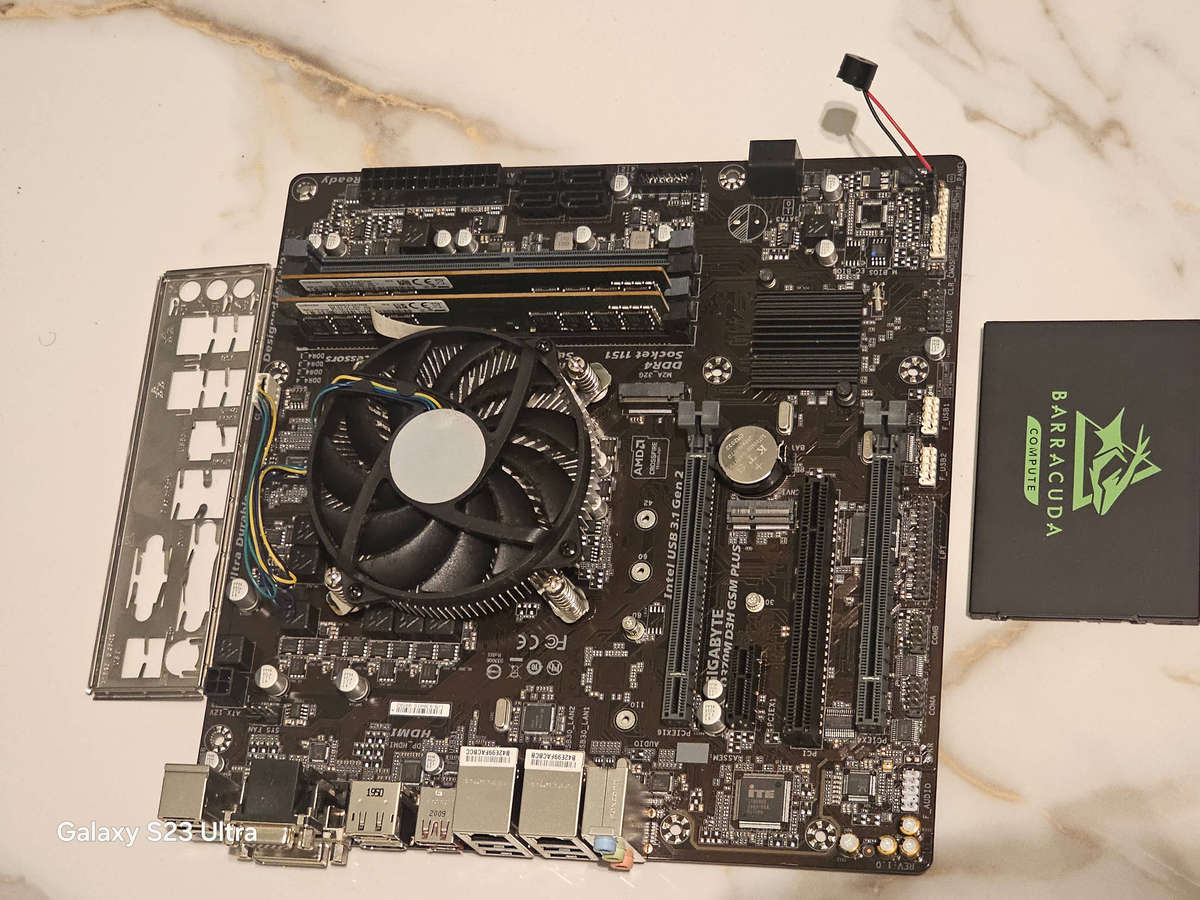 Gigabyte Q370M D3H GSM Plus i7-9700 16GB RAM 500GB SSD