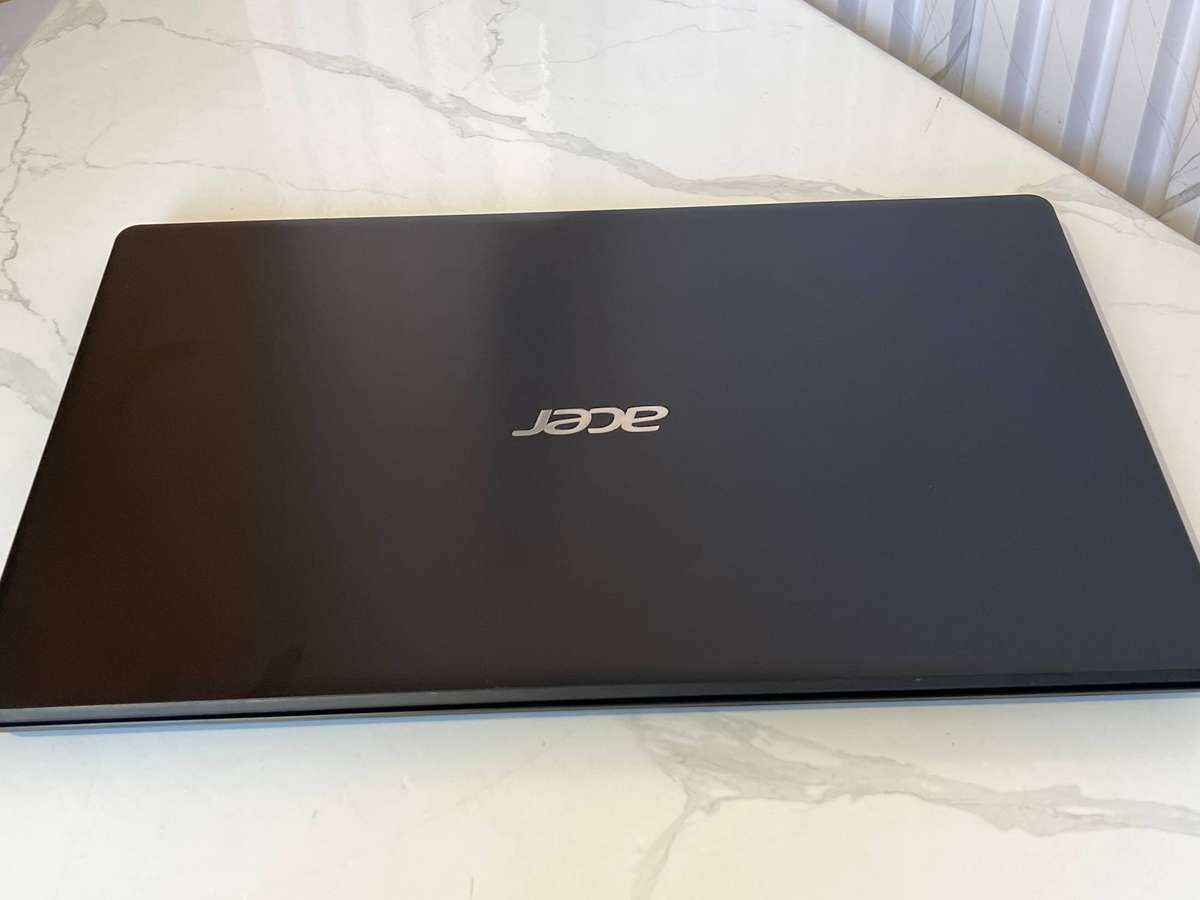 Acer Extensa 215-52  Intel i5 10th gen /12GB ram /256 NVMe  ssd