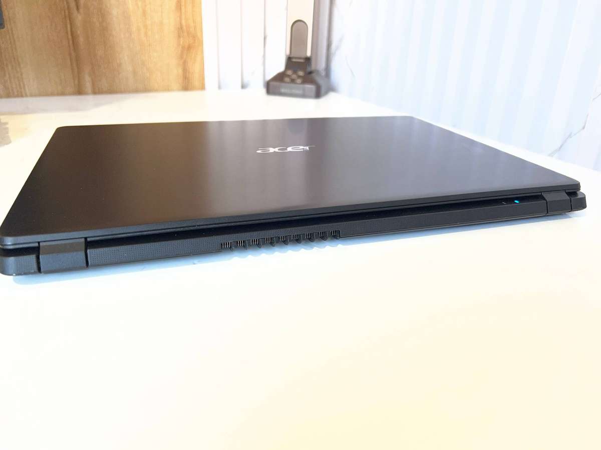 Acer Extensa 215-52  Intel i5 10th gen /12GB ram /256 NVMe  ssd