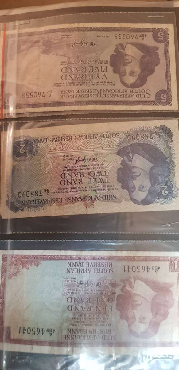 11 SA banknotes - 1 Pound, Large 1 Rand, 2 Rand and 10 Rand, 5 Rand