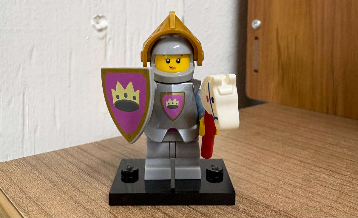 LEGO Knight of the Yellow Castle Minifigure