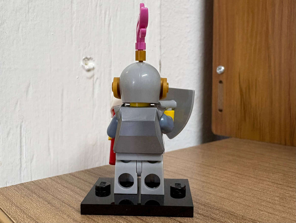 LEGO Knight of the Yellow Castle Minifigure