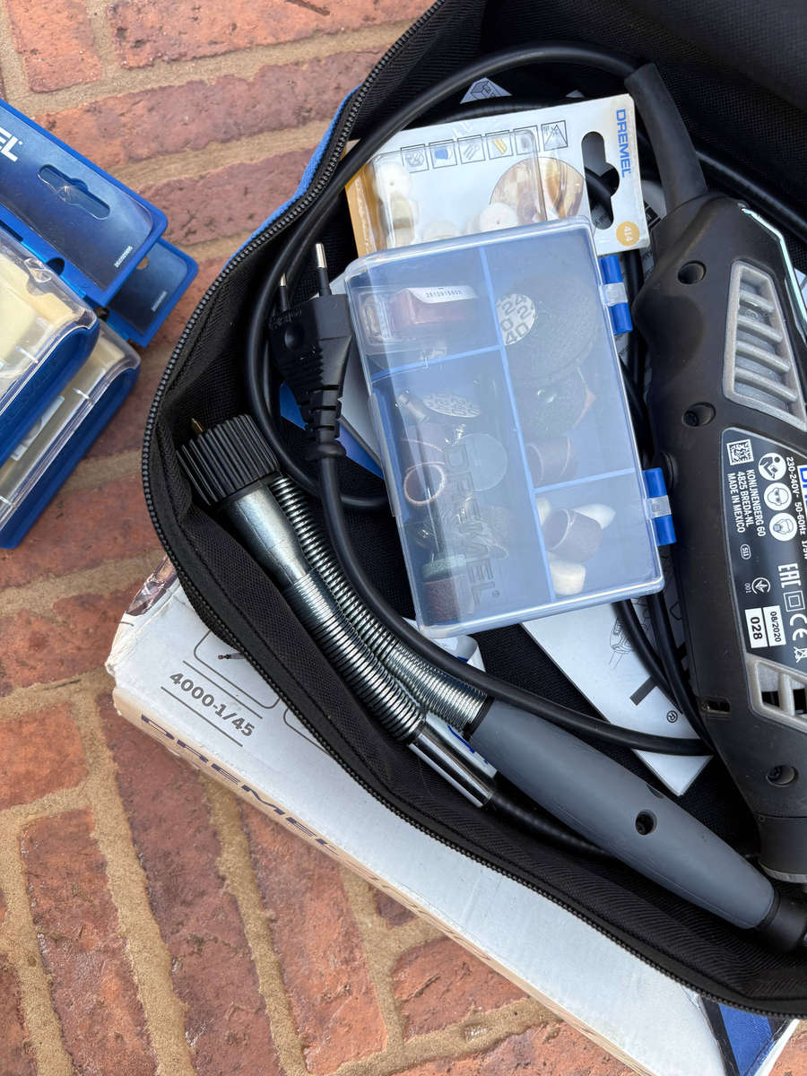 Dremel 4000 Multitool with 45 Accessories + 2 Cleaning/Polishing Sets