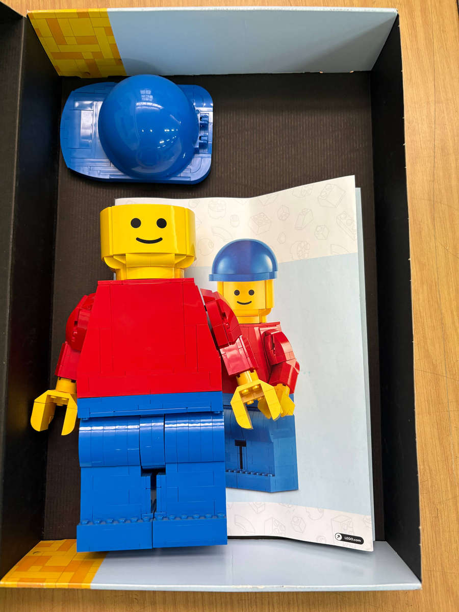 LEGO 40649 Scaled-Up LEGO Minifigure Set