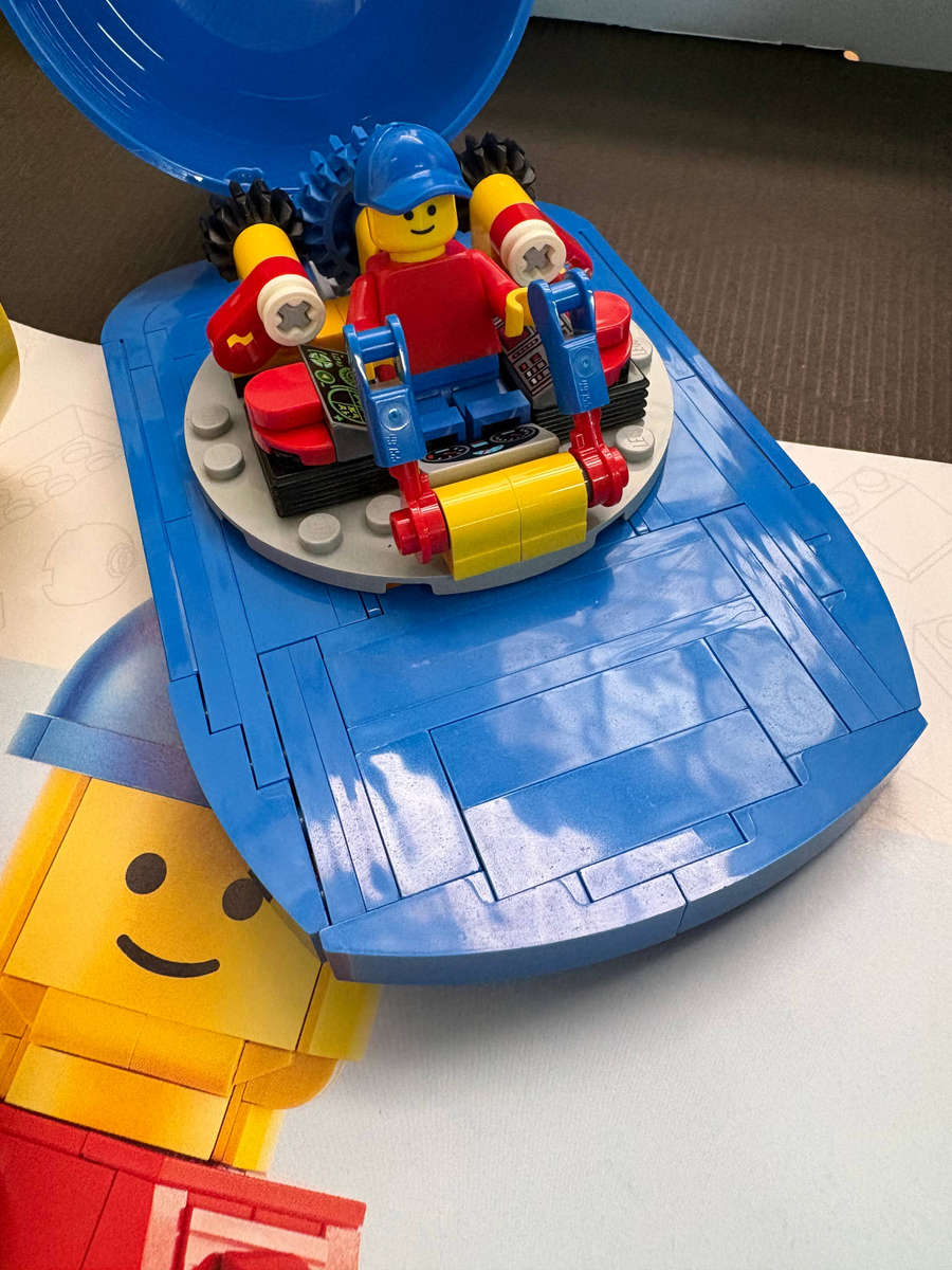 LEGO 40649 Scaled-Up LEGO Minifigure Set