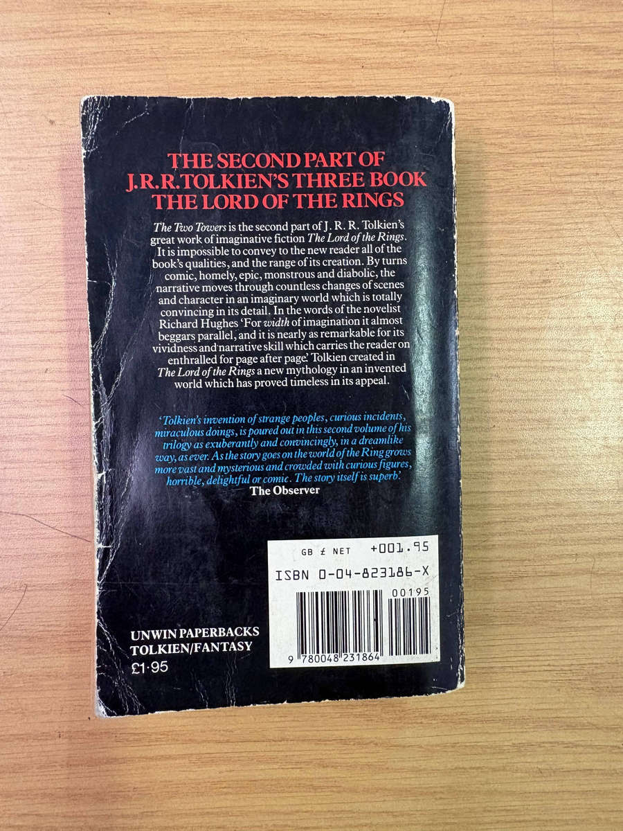 The Two Towers - J.R.R. Tolkien (Paperback)