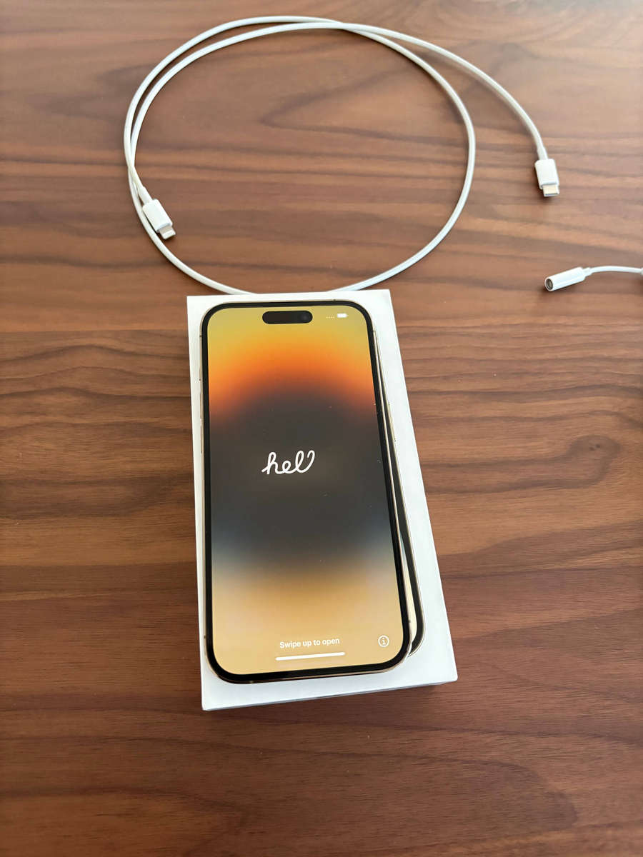 iPhone 14 Pro 256 GB Gold + Accessories