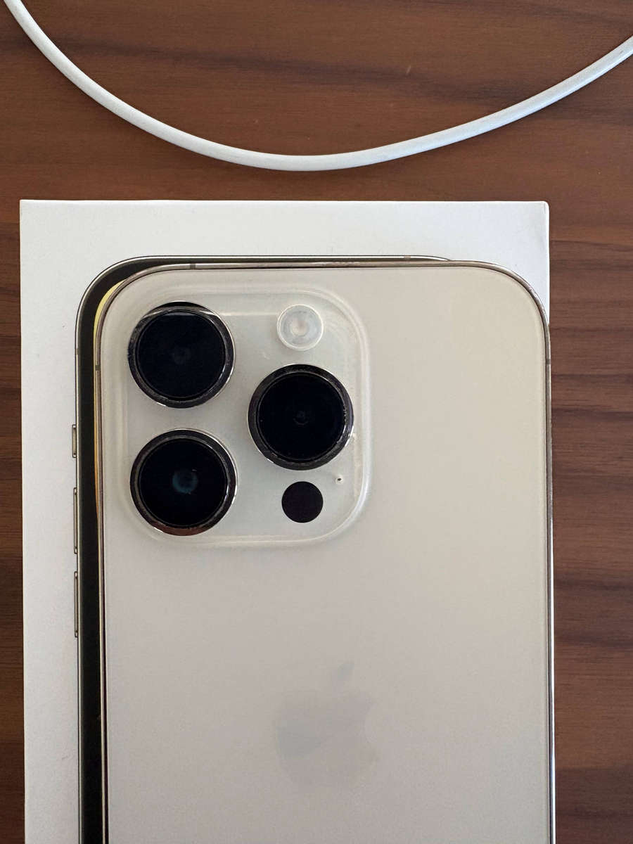 iPhone 14 Pro 256 GB Gold + Accessories