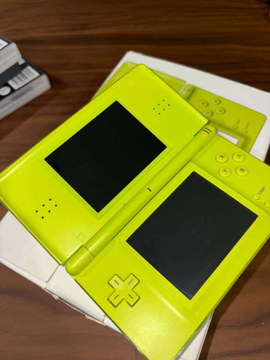 Nintendo DS Lite Bundle