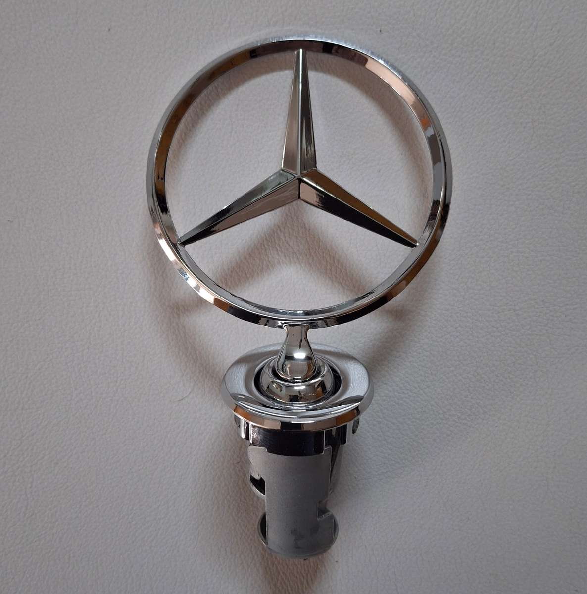 Mercedes Bonnet Emblem - W123 Style