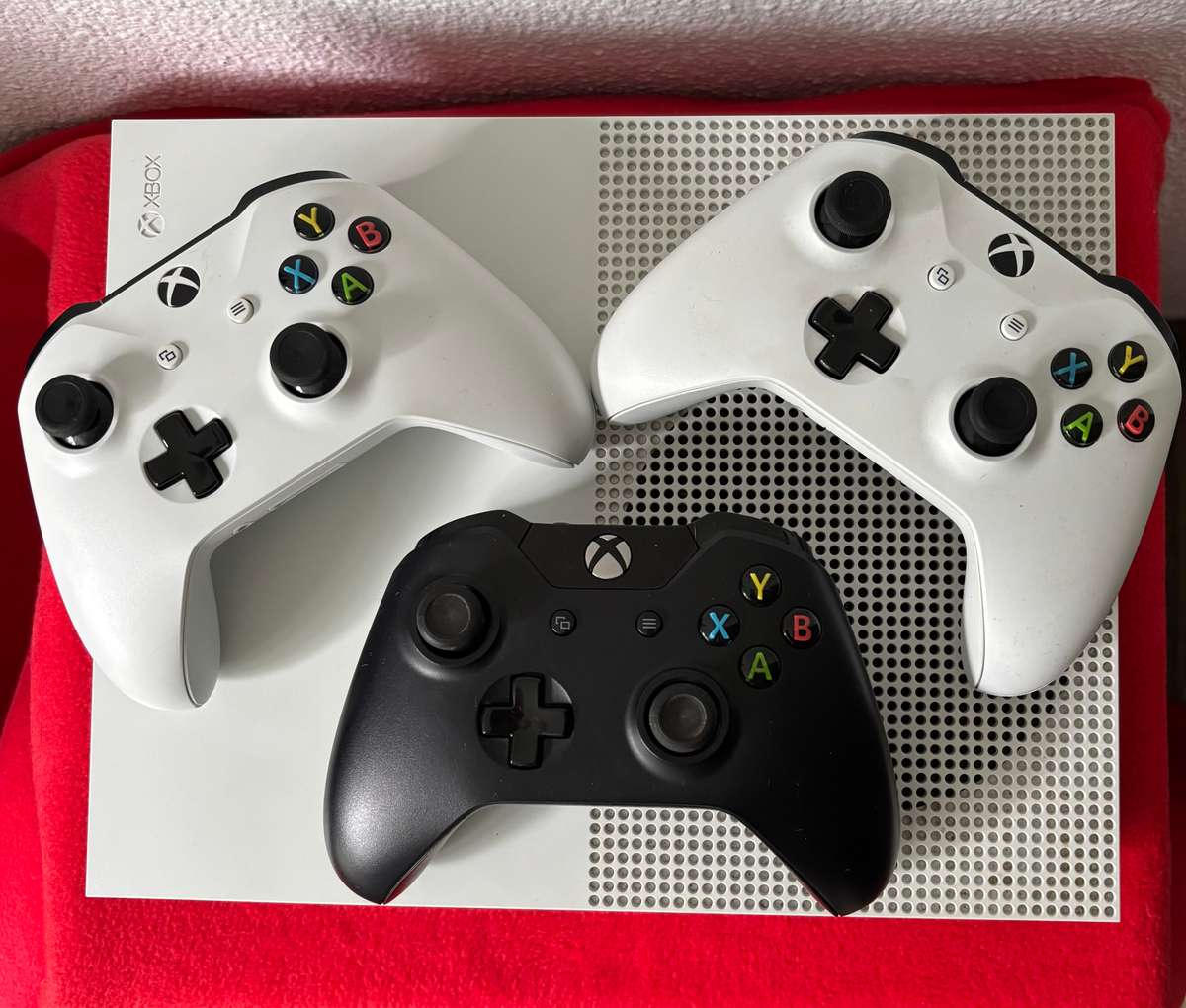 Secondhand Xbox One S Console Bundle with 3 Controllers & 4 Games