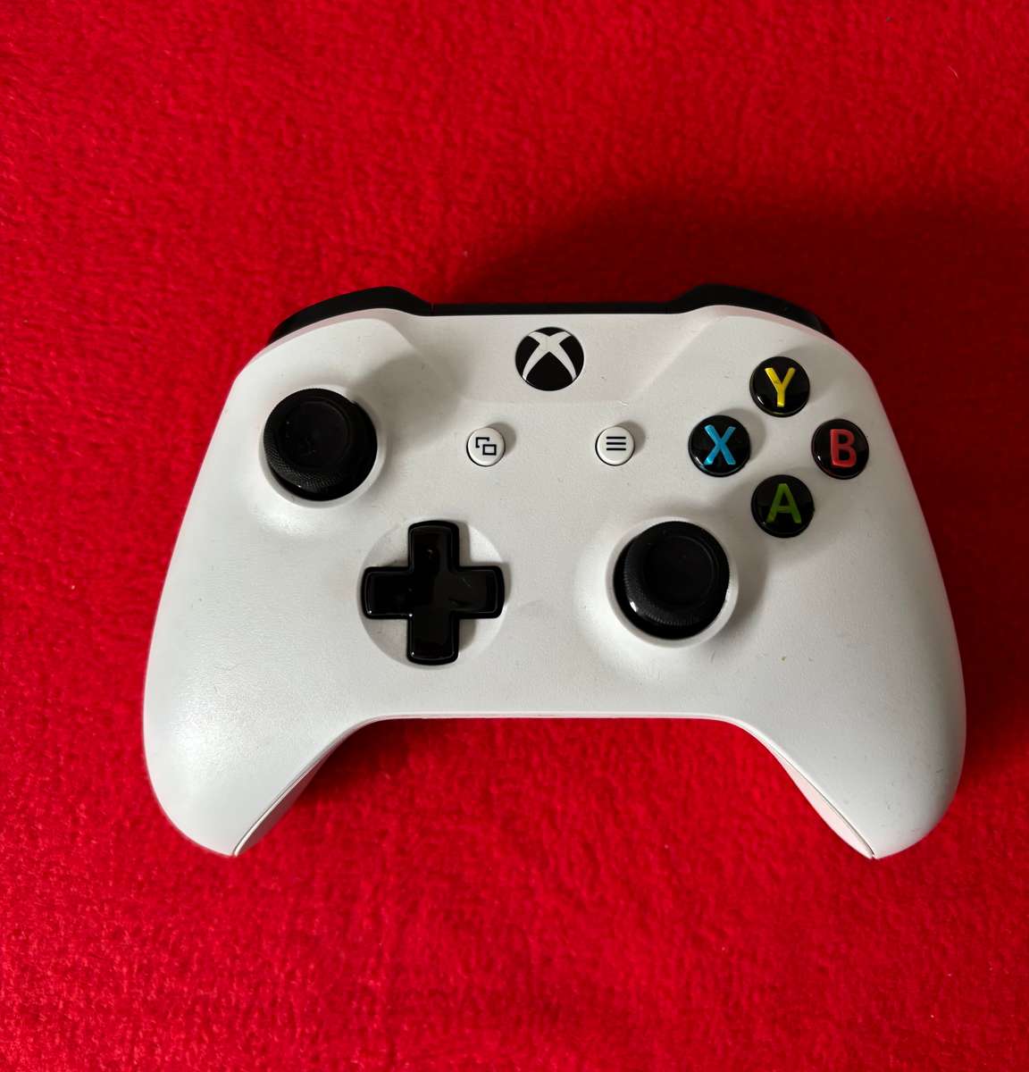 Secondhand Xbox One S Console Bundle with 3 Controllers & 4 Games