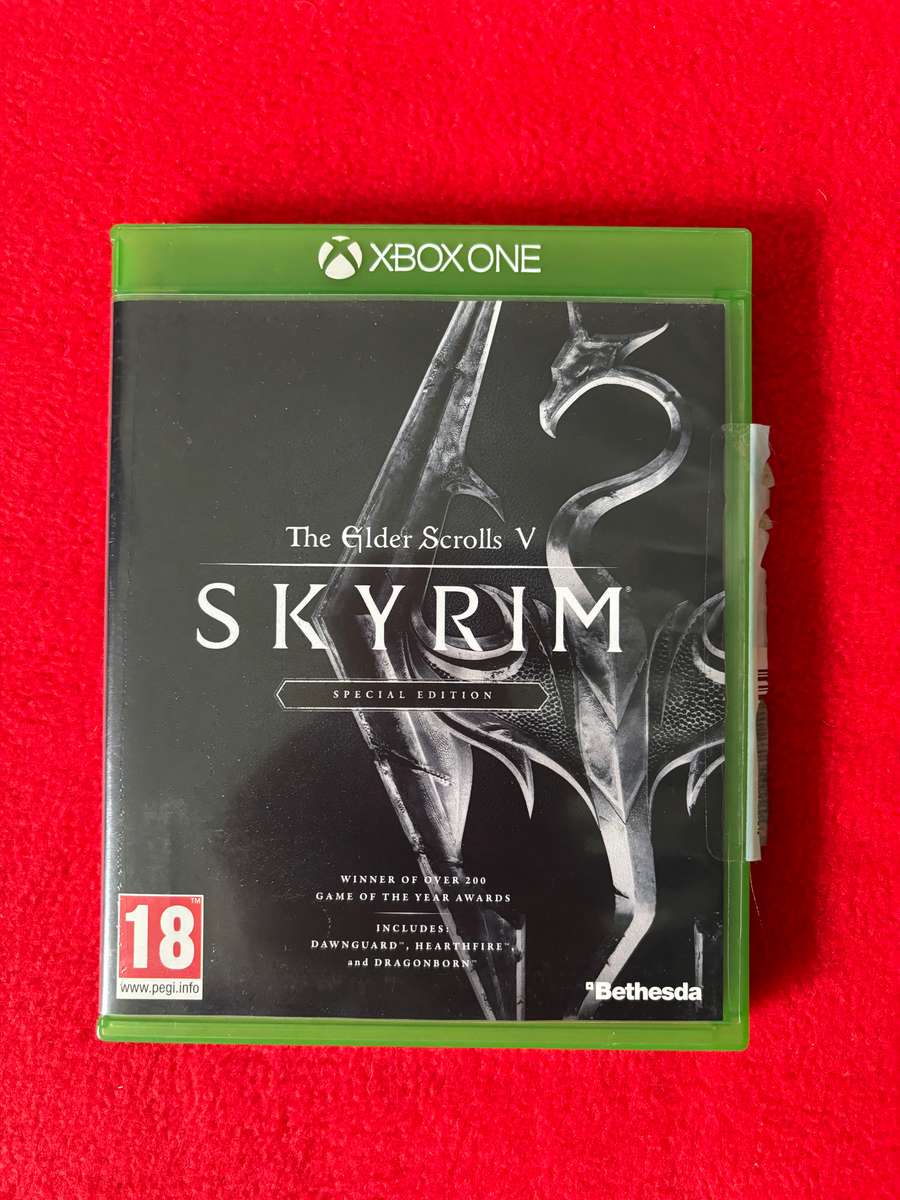 Secondhand Xbox One S Console Bundle with 3 Controllers & 4 Games