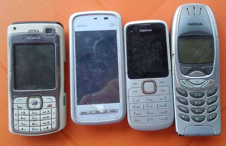 4x Nokia cellphones