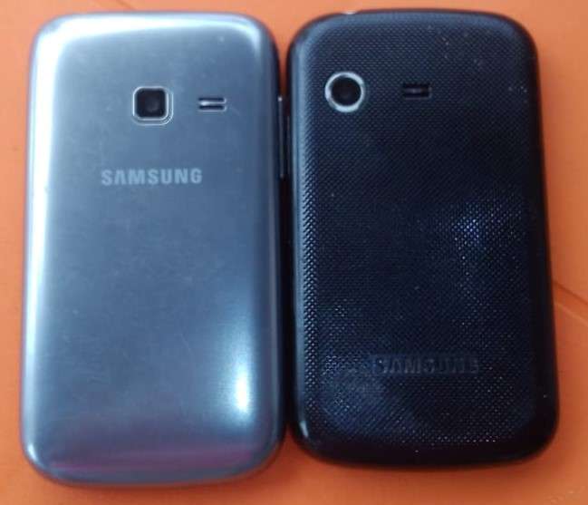 2x Samsung cellphones-
