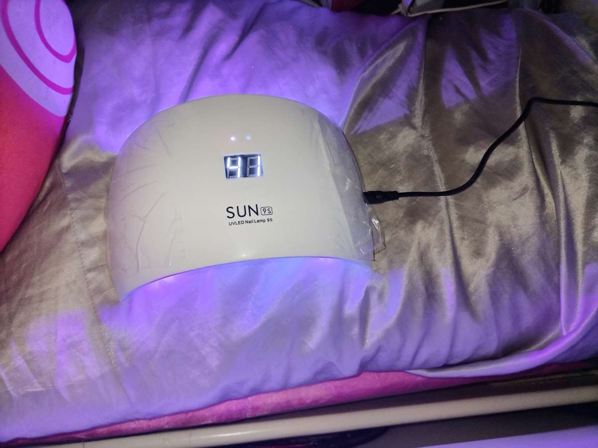 UV led nail lamp- new in box