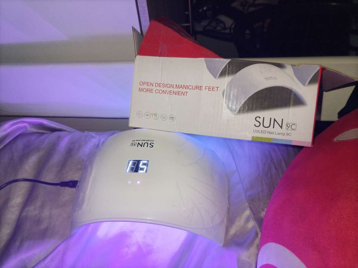 UV led nail lamp- new in box