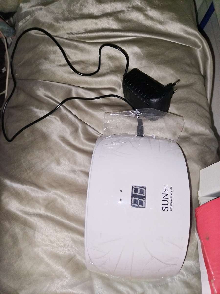 UV led nail lamp- new in box
