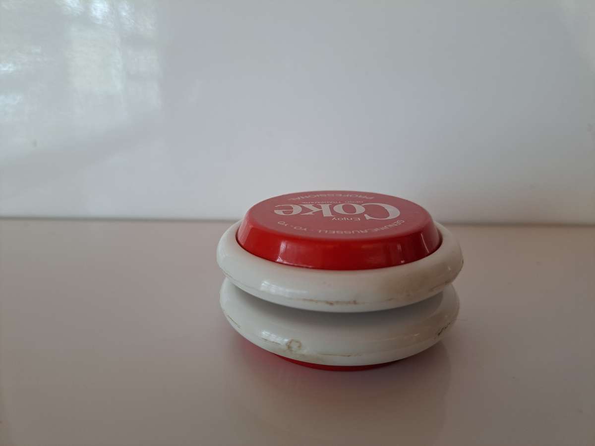 Genuine Russell Yo Yo Coke Cola