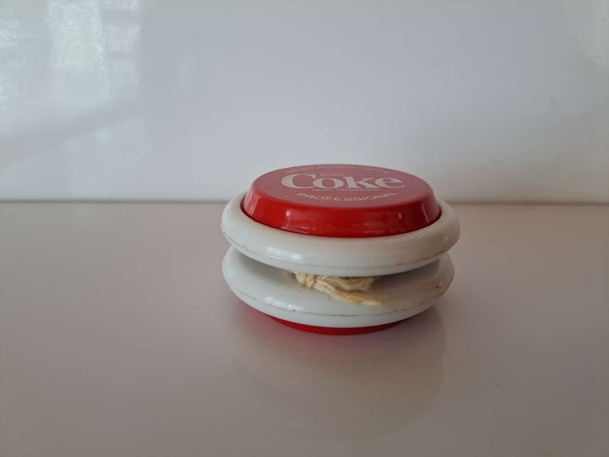 Genuine Russell Yo Yo Coke Cola