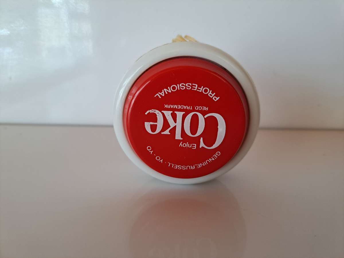 Genuine Russell Yo Yo Coke Cola