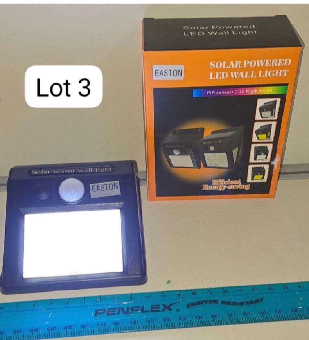 Solar powered led wall light