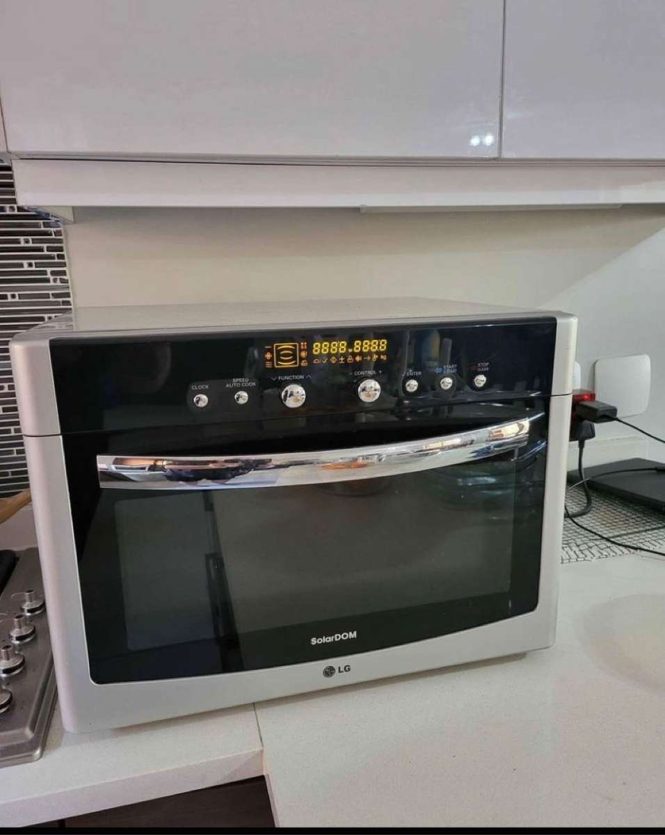 LG Solardom Microwave, Convection, Grill and Combination oven.