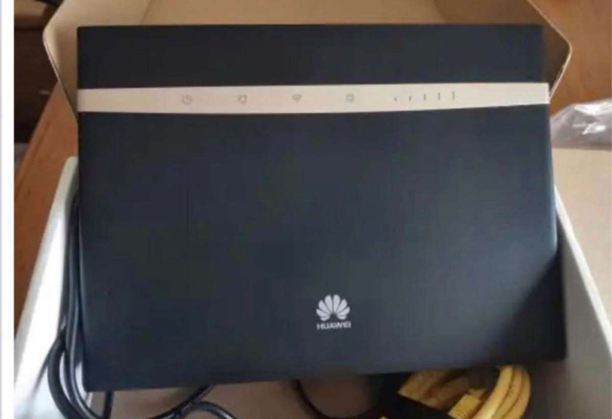 Huawei 4G/5G Router model B525s 65a (It take a SIM CARD) up to 64 users