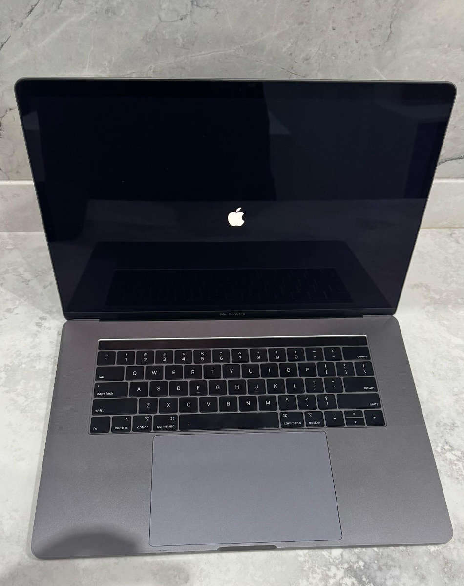 APPLE MACBOOK PRO 15' I7 WITH RADEON 560X GRAPHICS