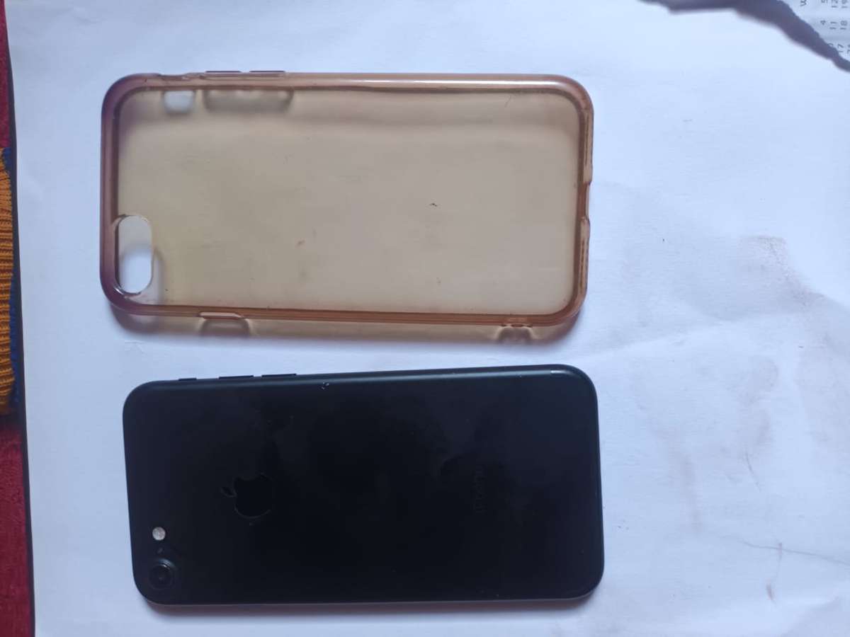 iphone 7 128 GB please read