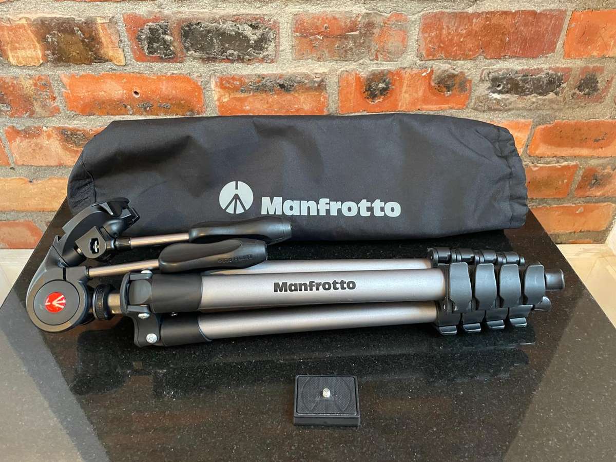 Manfrotto Compact Action Advanced Aluminium DSLR Camera Tripod 3-Way Head - LIGHTWEIGHT BUT STRONG