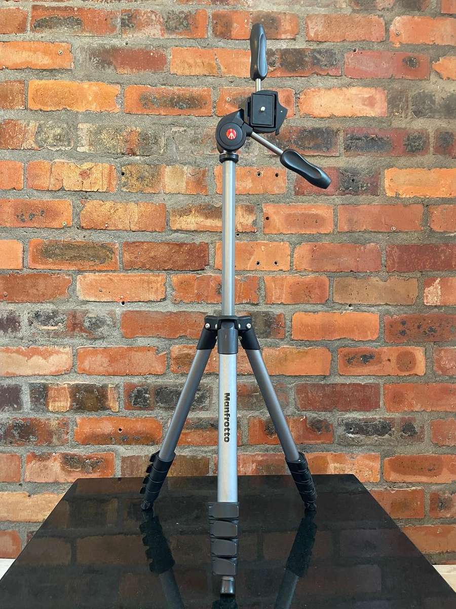 Manfrotto Compact Action Advanced Aluminium DSLR Camera Tripod 3-Way Head - LIGHTWEIGHT BUT STRONG